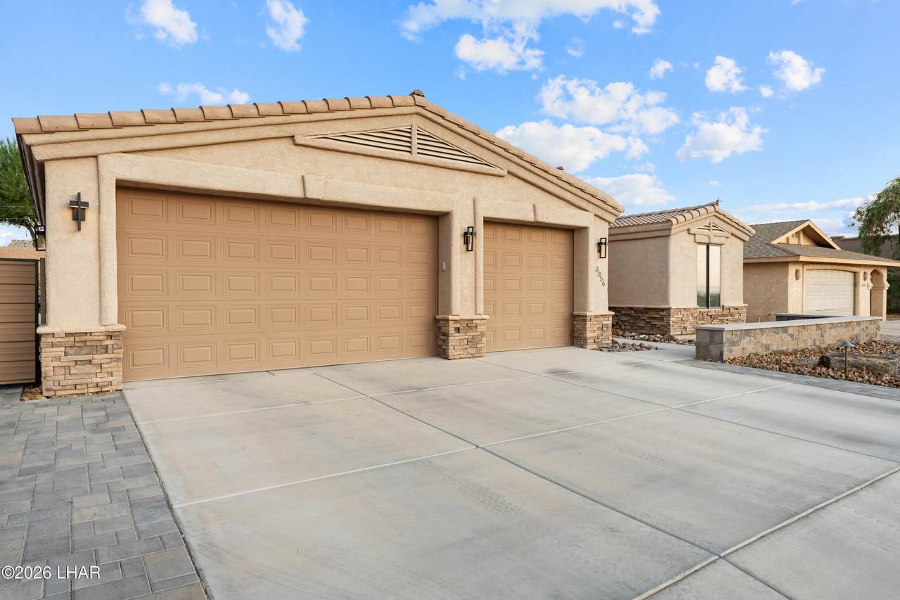 3356 Roadrunner Dr - Photo 1