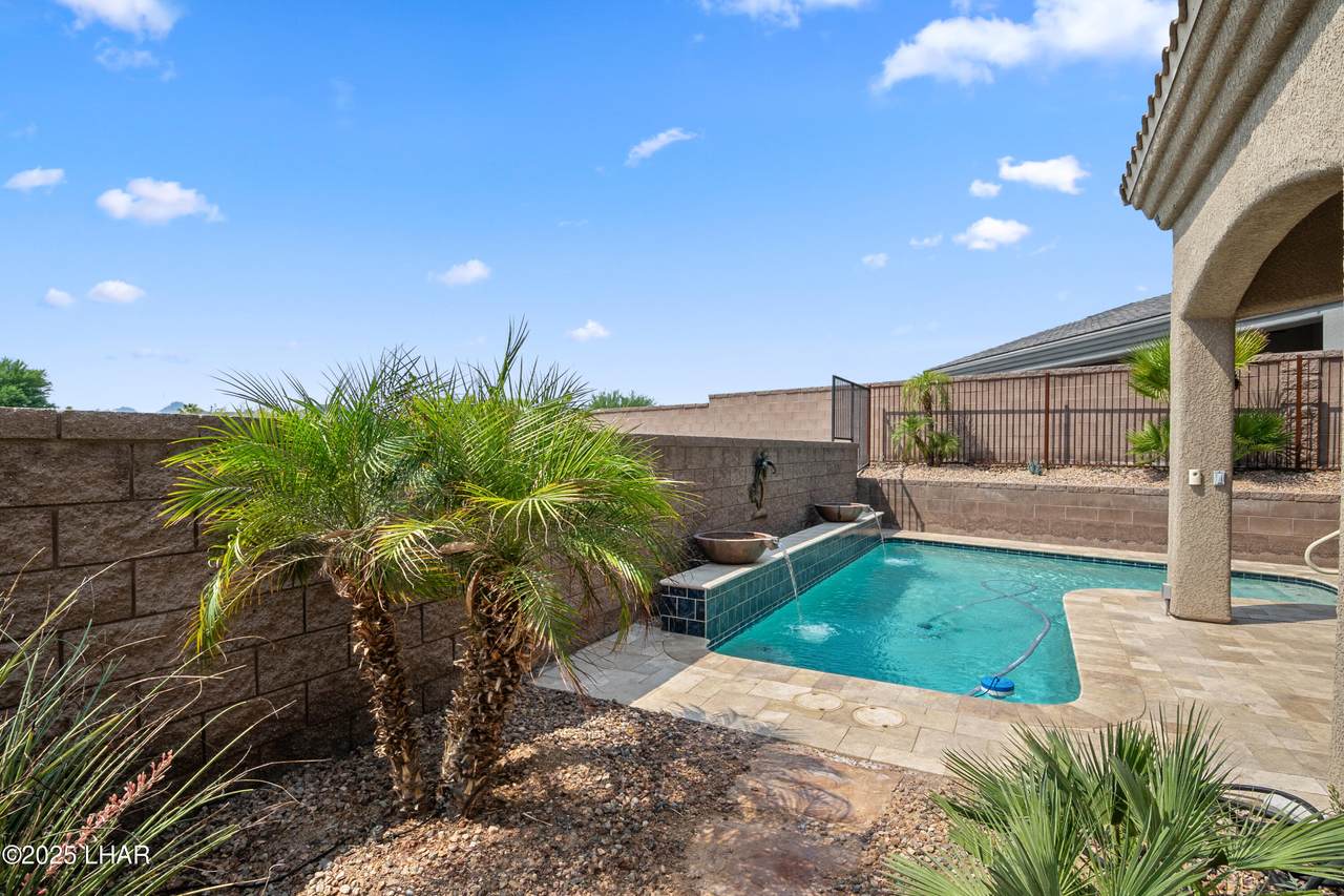 662 Island Dr - Photo 1