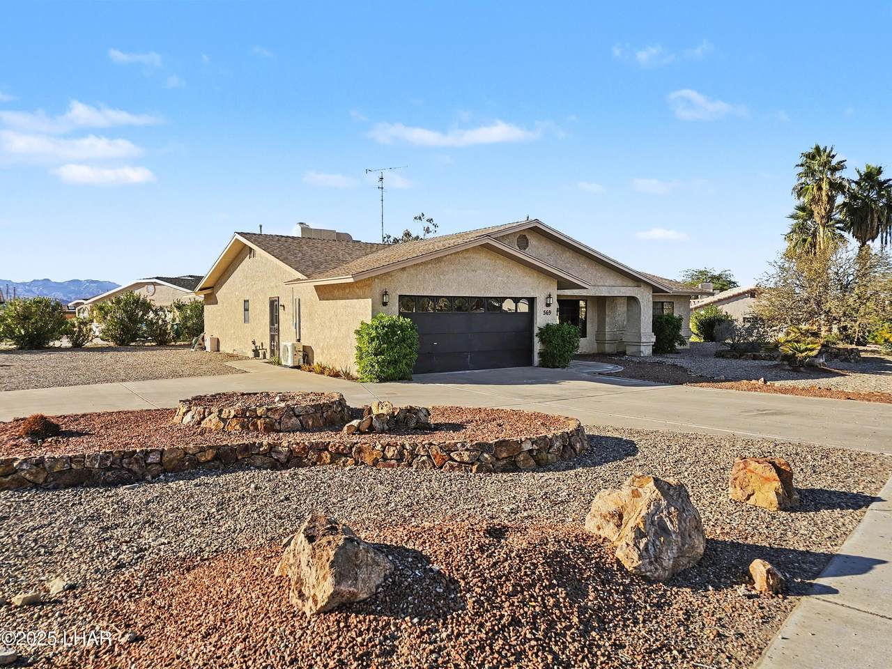 569 Acoma Blvd - Photo 1