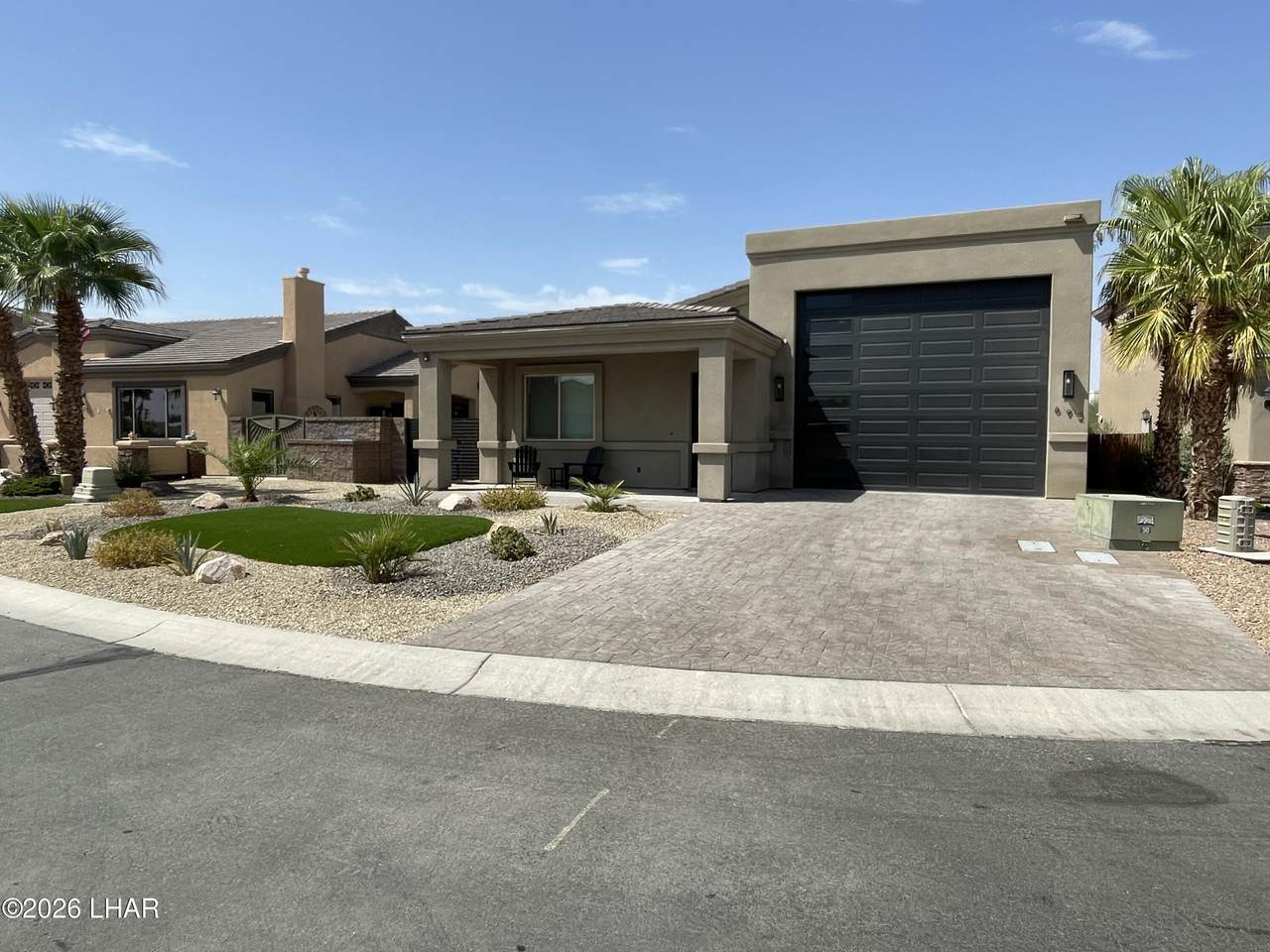 692 Island Cir - Photo 1
