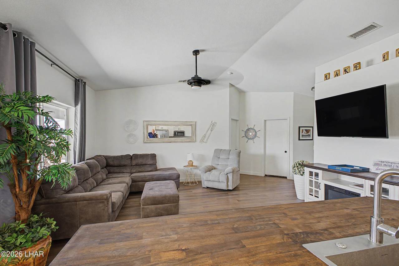 https://bt-photos.global.ssl.fastly.net/lakehavasu/1280_boomver_1_1042223-2.jpg