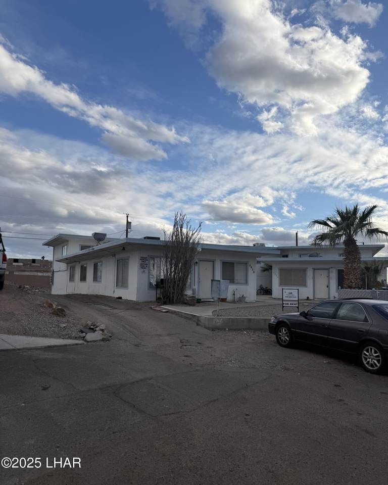 3026 Palisades Ln - Photo 1