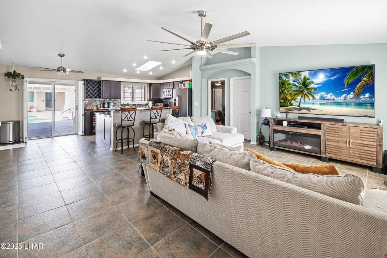 https://bt-photos.global.ssl.fastly.net/lakehavasu/1280_boomver_1_1042488-2.jpg