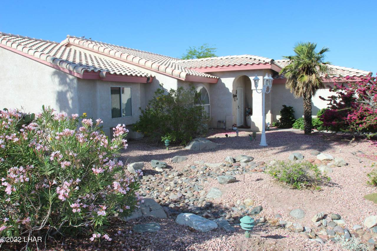 571 Acoma Blvd - Photo 1