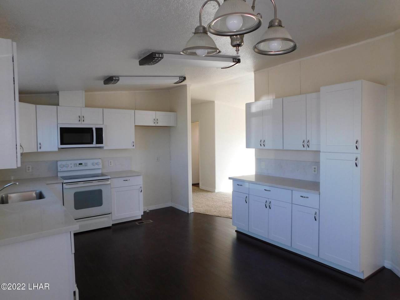425 Mayflower St - Photo 1