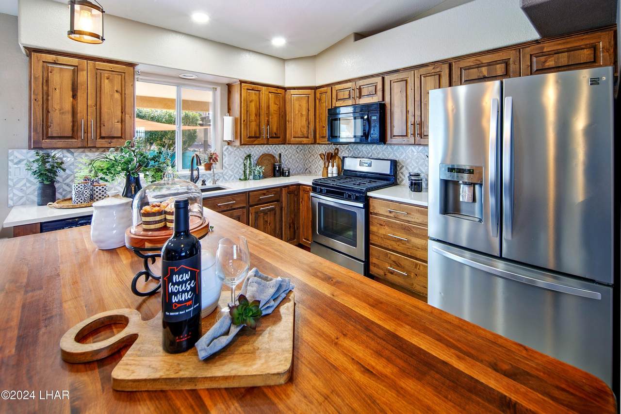 1070 Rolling Hills Dr - Photo 1