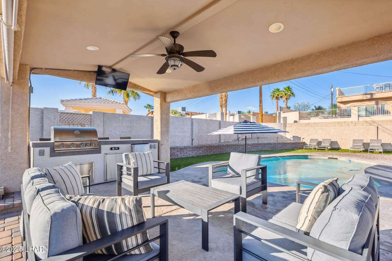 2589 Sunkentree Dr - Photo 1