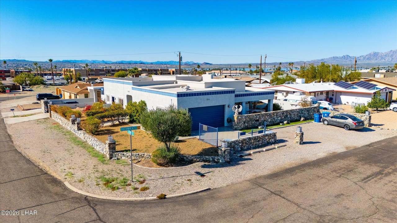 211 Columbine Dr - Photo 1