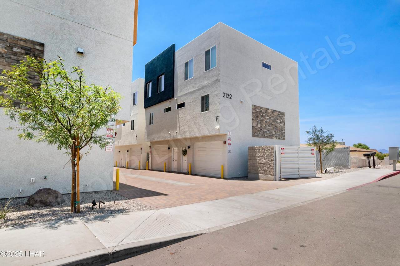 2132 Moyo Dr - Photo 1