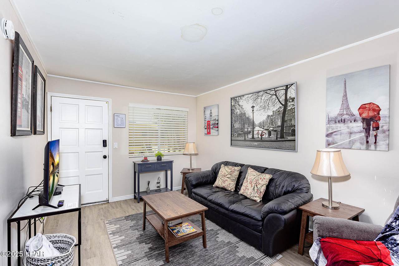 2100 Swanson Ave - Photo 1