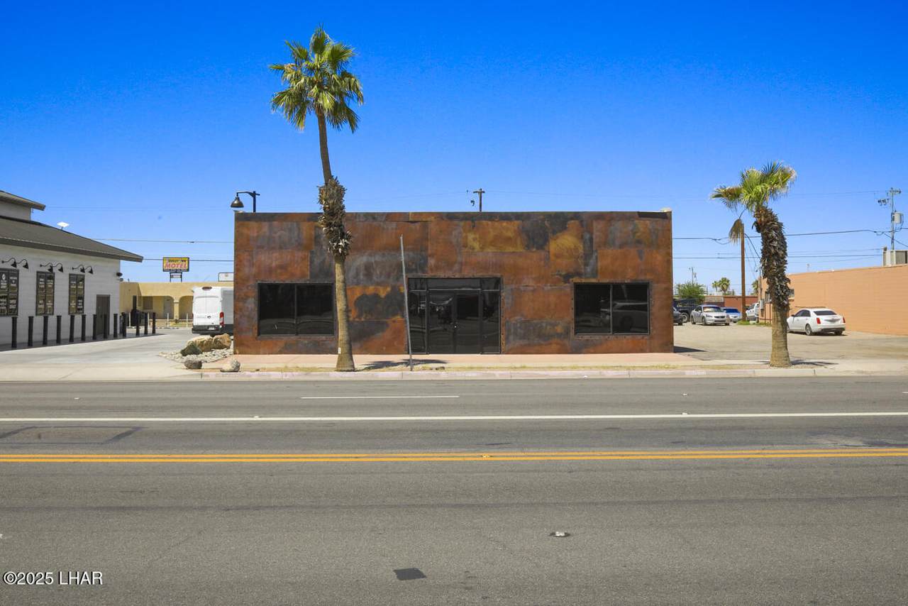 912 California Ave - Photo 1