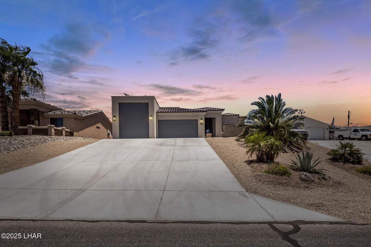3256 Pioneer Dr - Photo 1