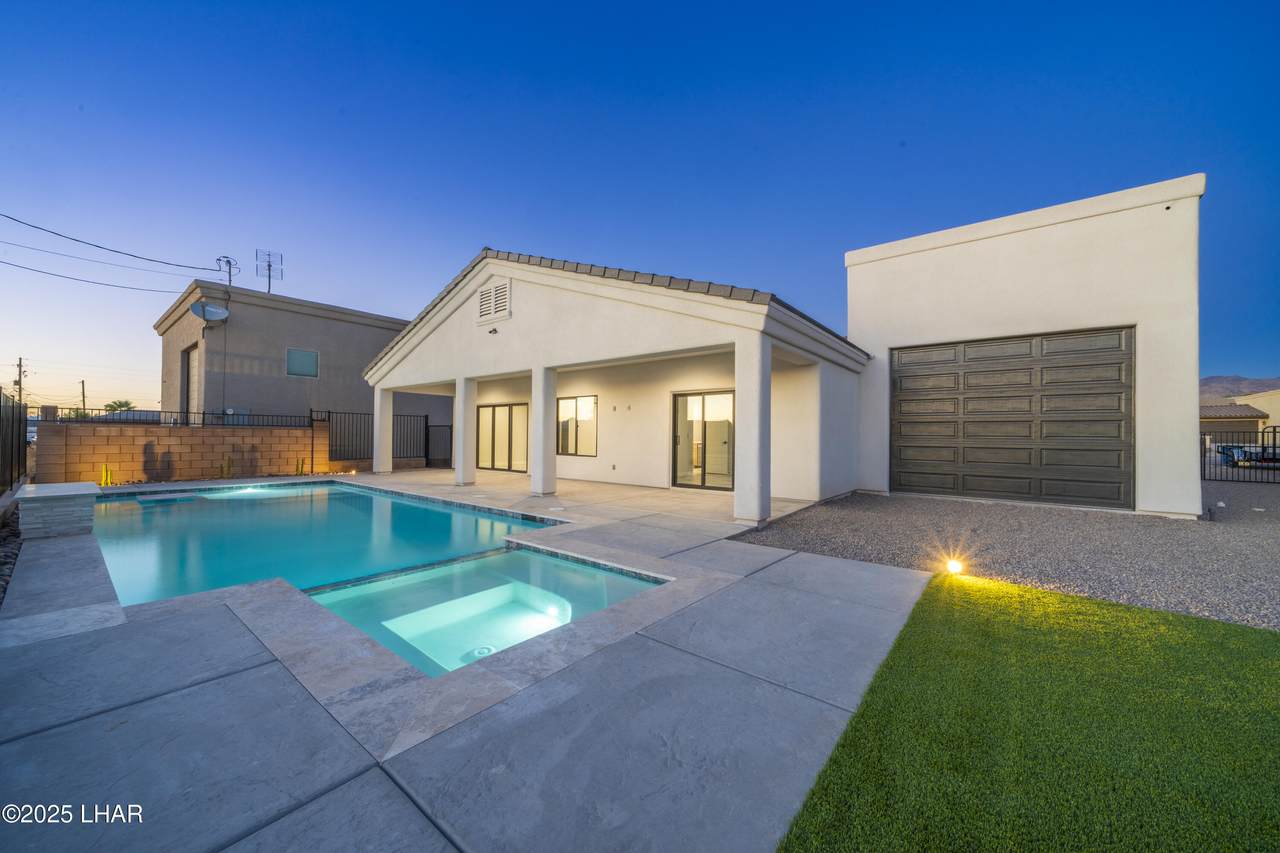 2528 Tanglewood Dr - Photo 1