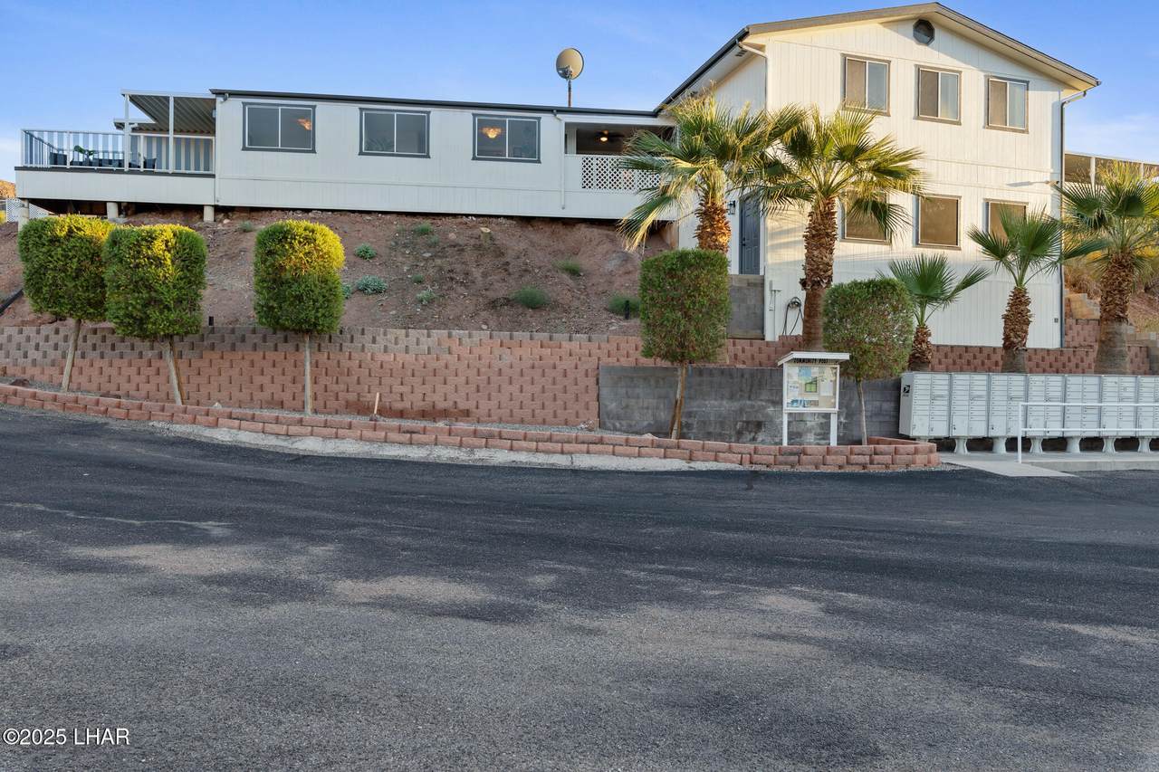 951 Swan Dr - Photo 1