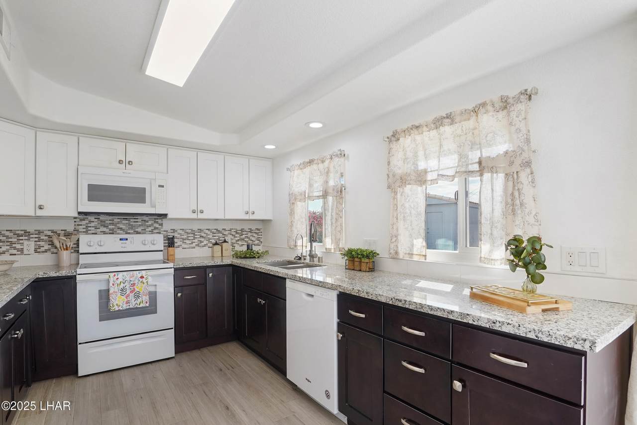 1880 Biscayne Ln - Photo 1