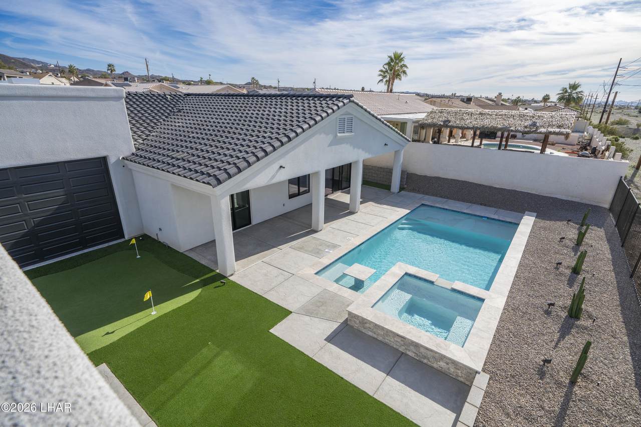 881 Pueblo Dr - Photo 1