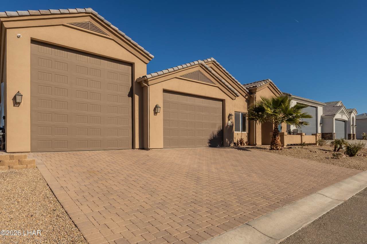 1707 Raintree Ave - Photo 1