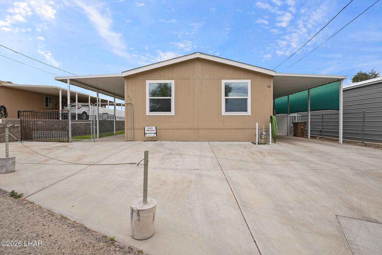 427 Bluewater Dr - Photo 1