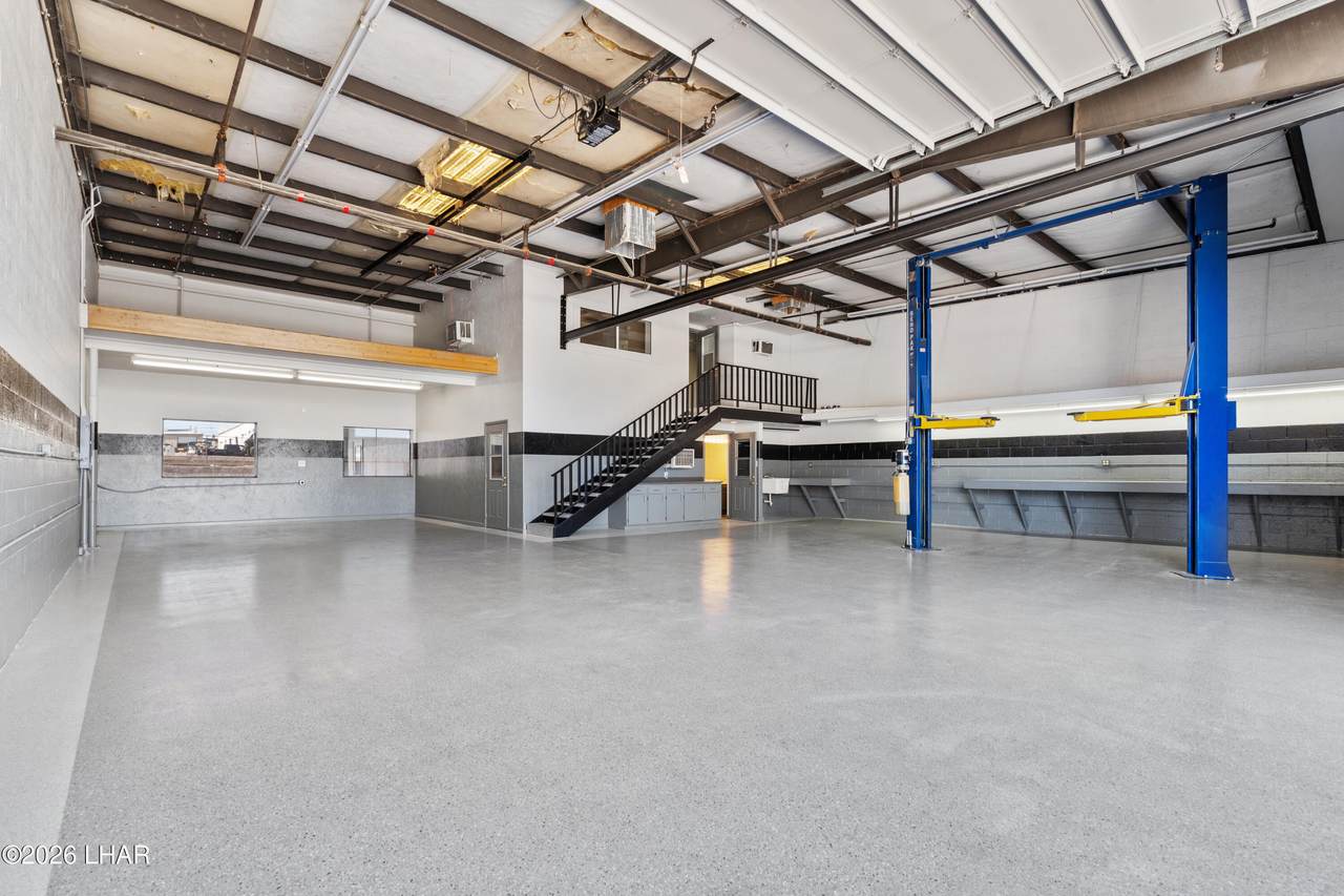 1600 Acoma Blvd - Photo 1