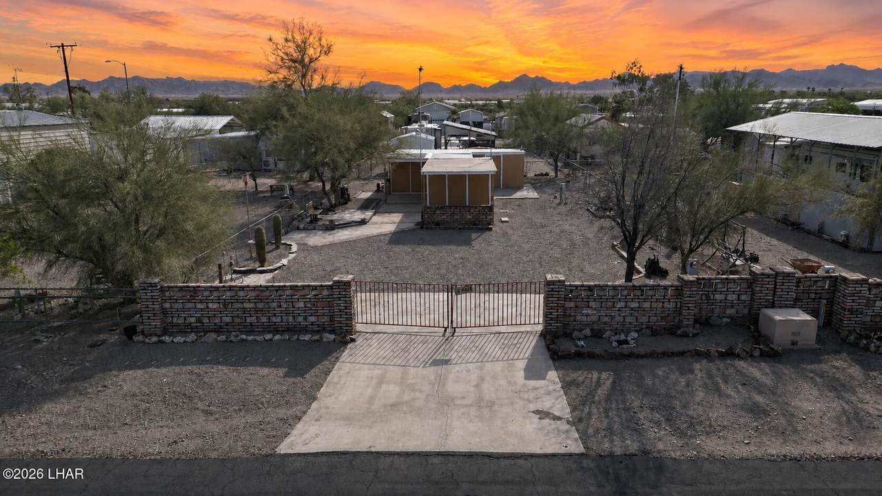 565 Adobe Ln - Photo 1