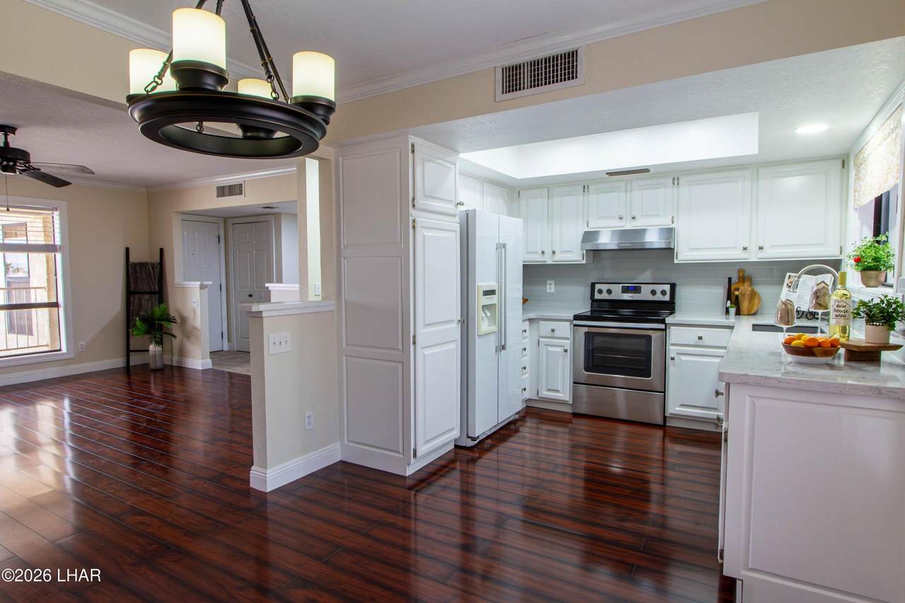 2898 Jamaica Blvd - Photo 1