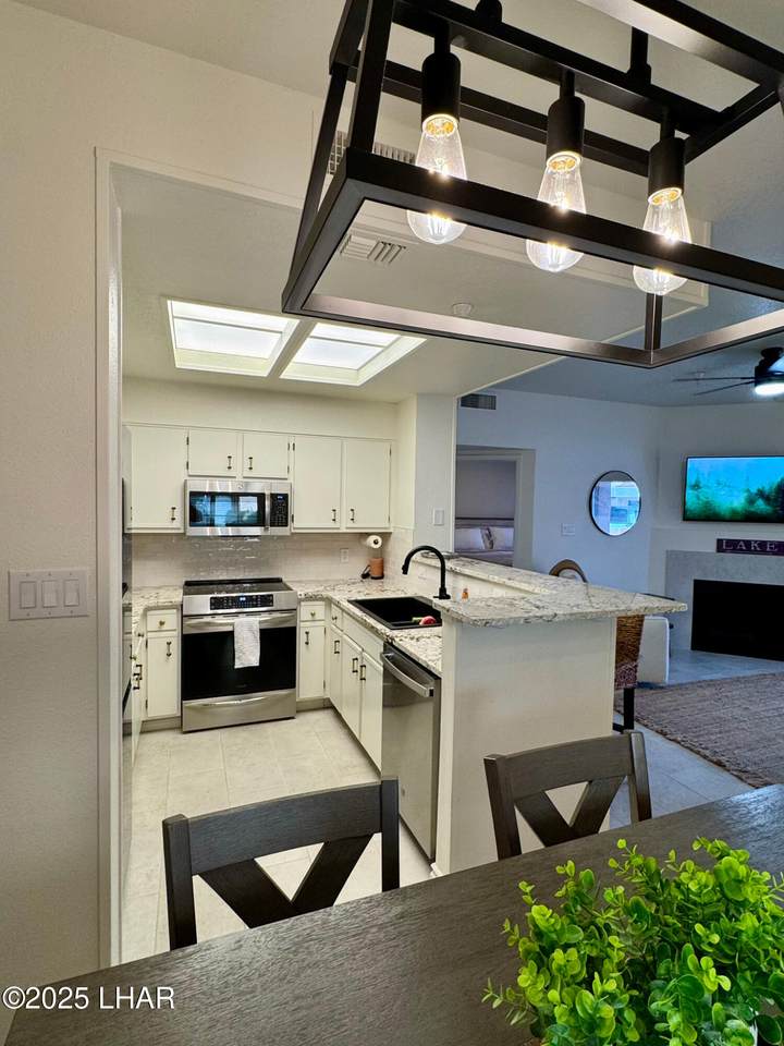 1650 Smoketree Ave - Photo 1