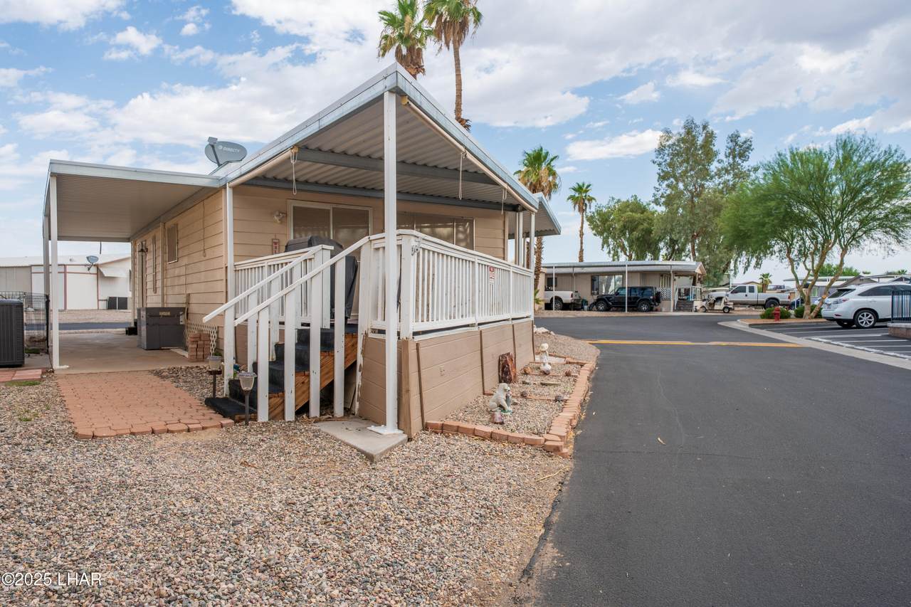 601 Beachcomber - Photo 1