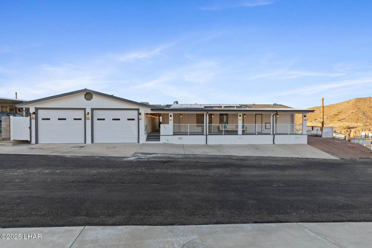 951 Swan Dr - Photo 1