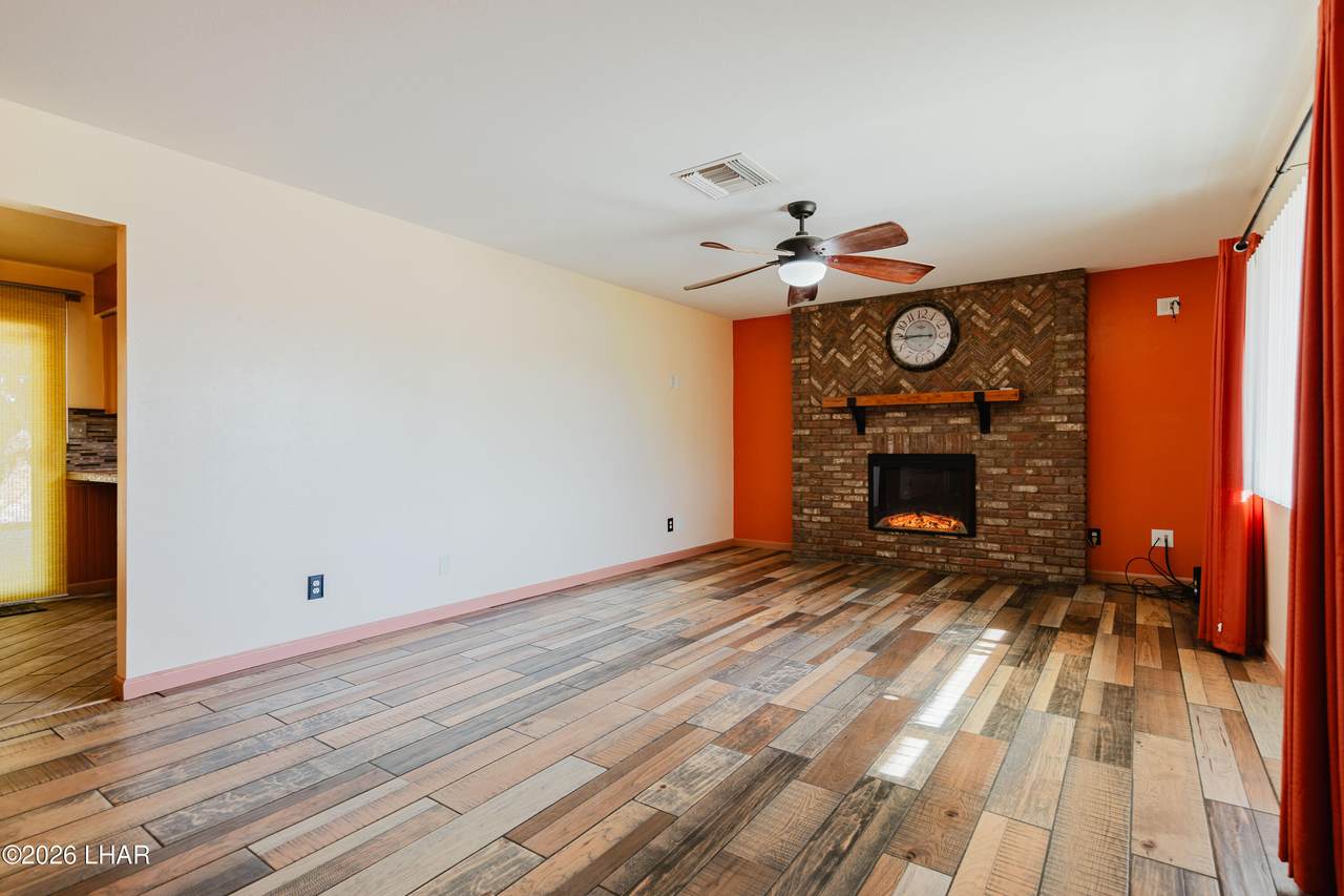 8687 Ash St - Photo 1