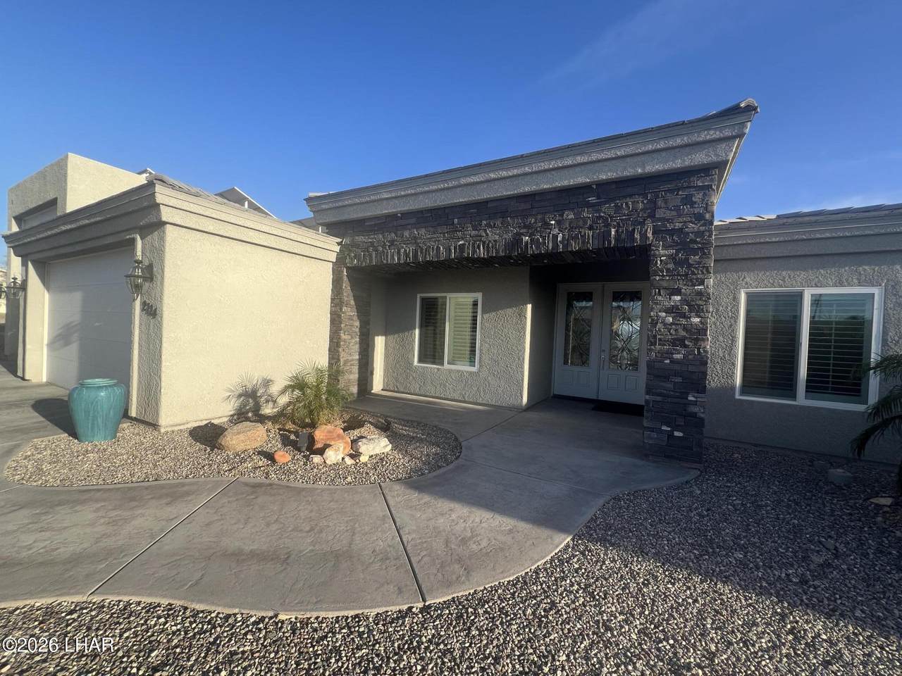 2724 Kiowa Blvd - Photo 1