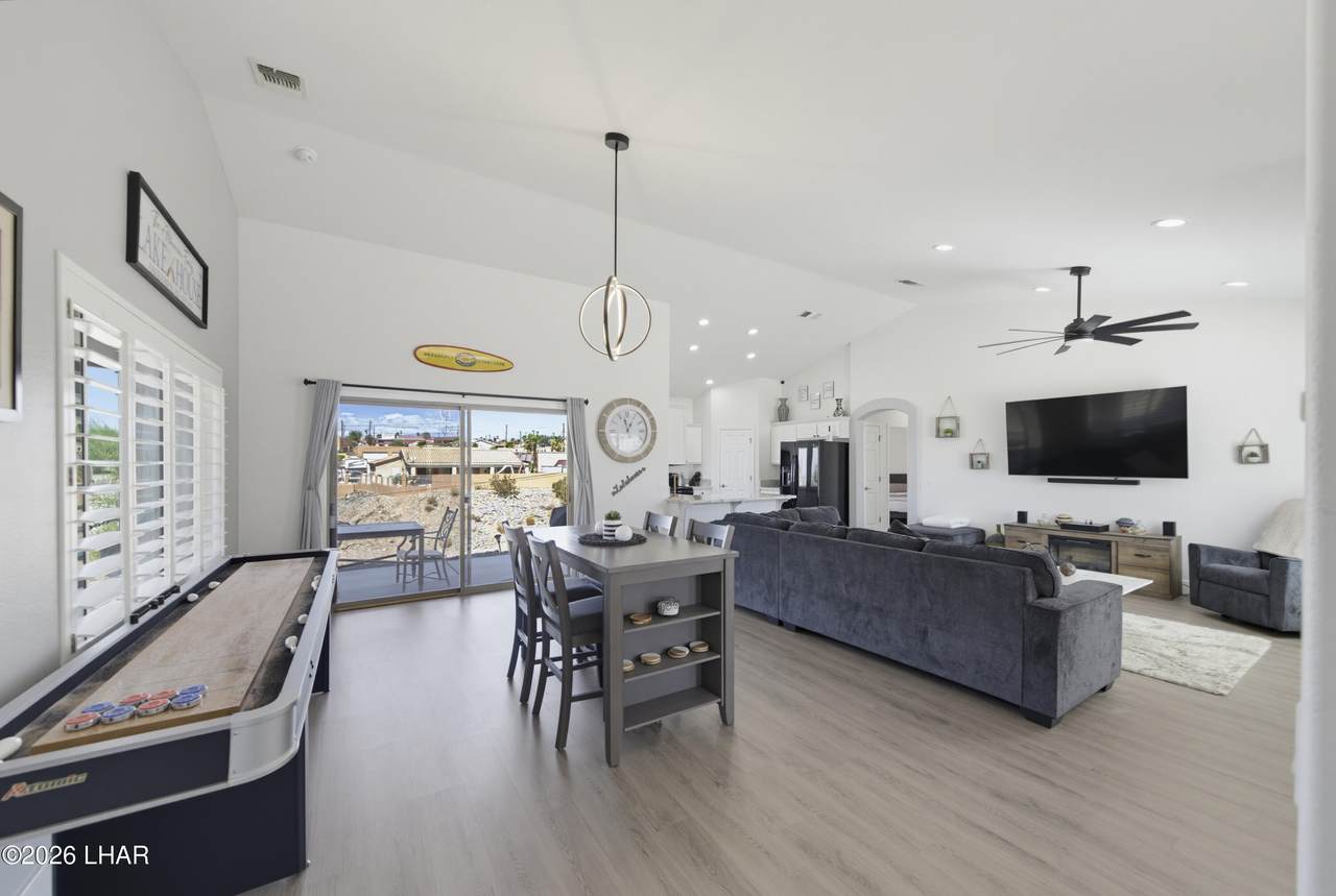 https://bt-photos.global.ssl.fastly.net/lakehavasu/1280_boomver_3_1042550-2.jpg