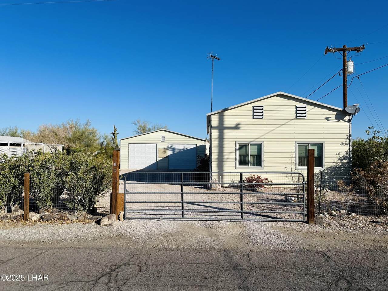 180 Sunrise St - Photo 1