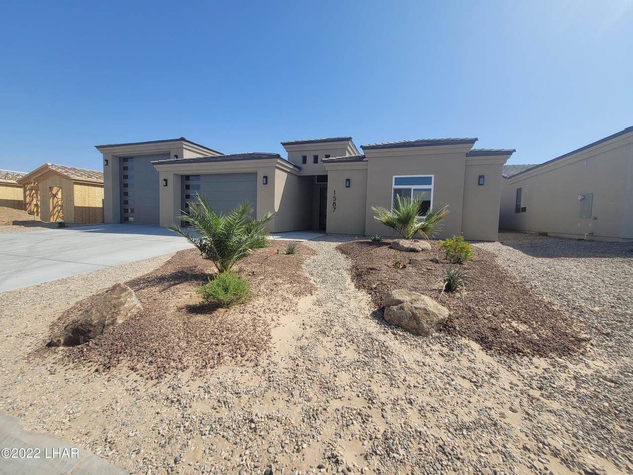 1587 Cedar Dr - Photo 1