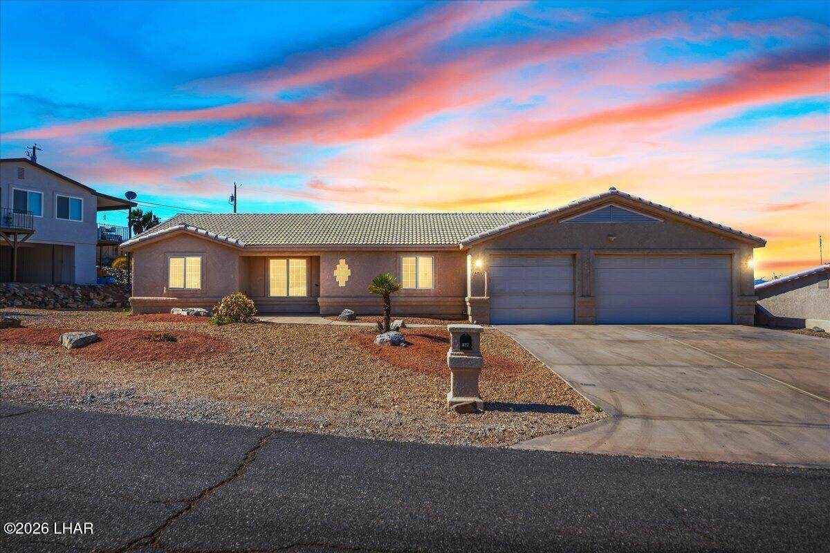 827 Canyon Dr - Photo 1