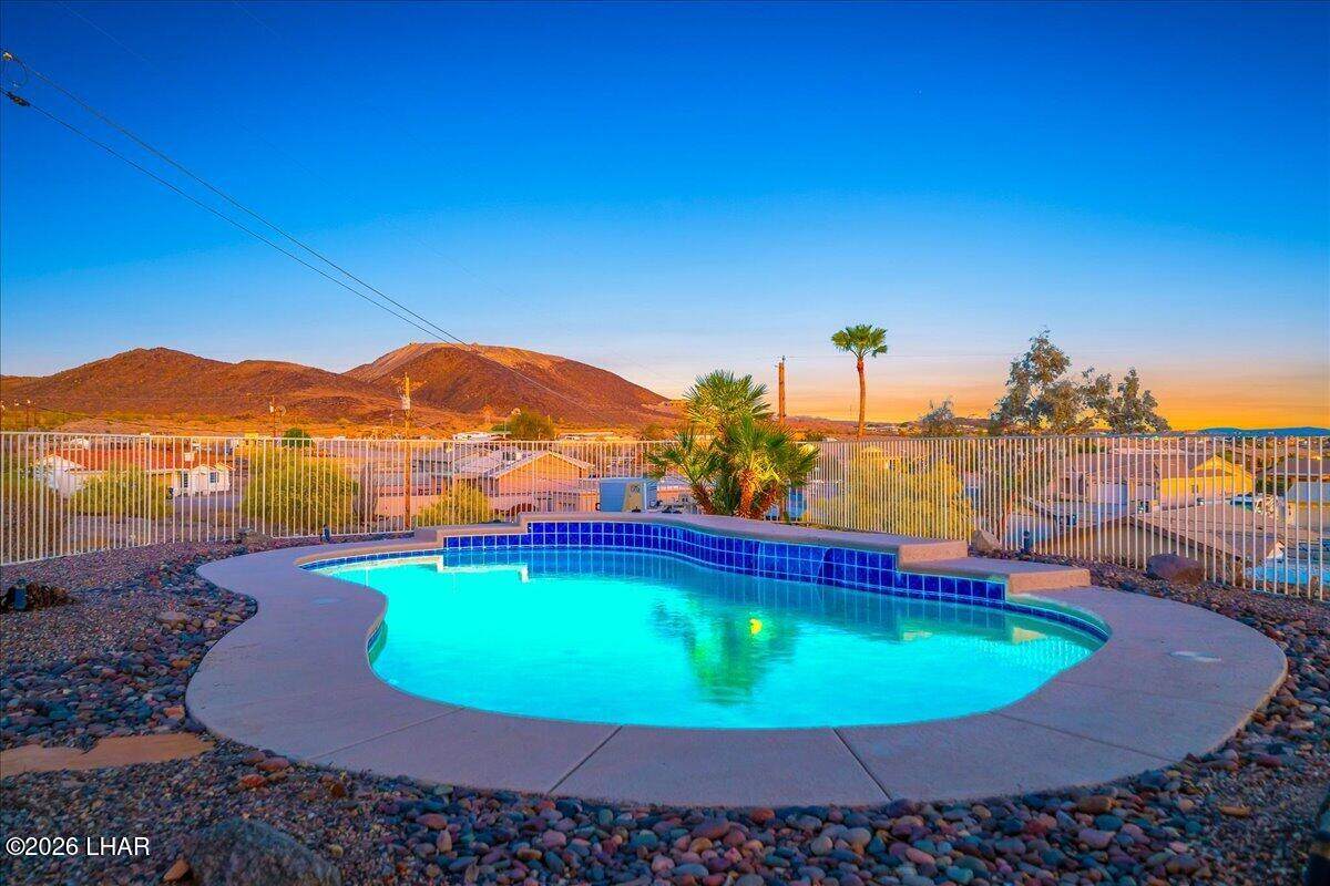 https://bt-photos.global.ssl.fastly.net/lakehavasu/orig_boomver_1_1040110-2.jpg