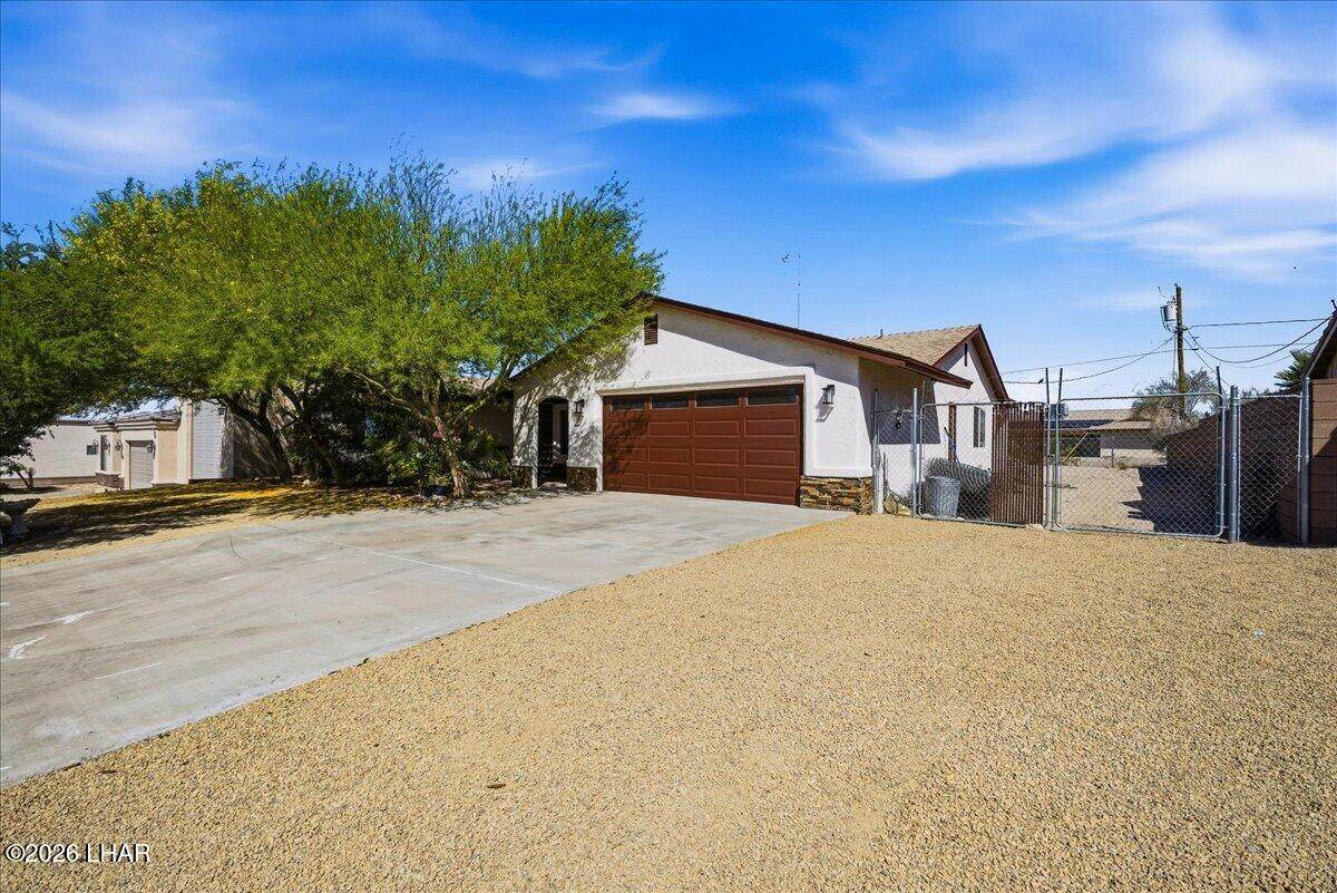1691 Emerald Dr - Photo 1