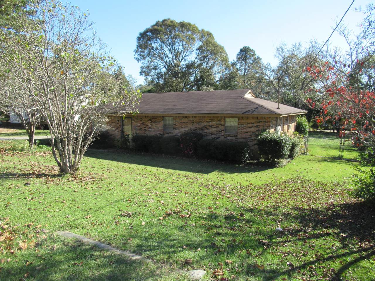 84 Hillcrest St - Photo 1