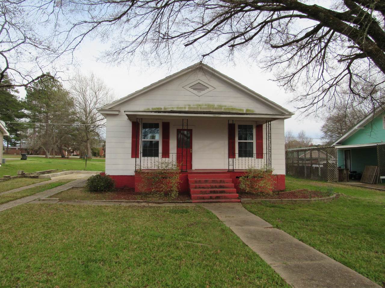 416 Freeman Ave - Photo 1