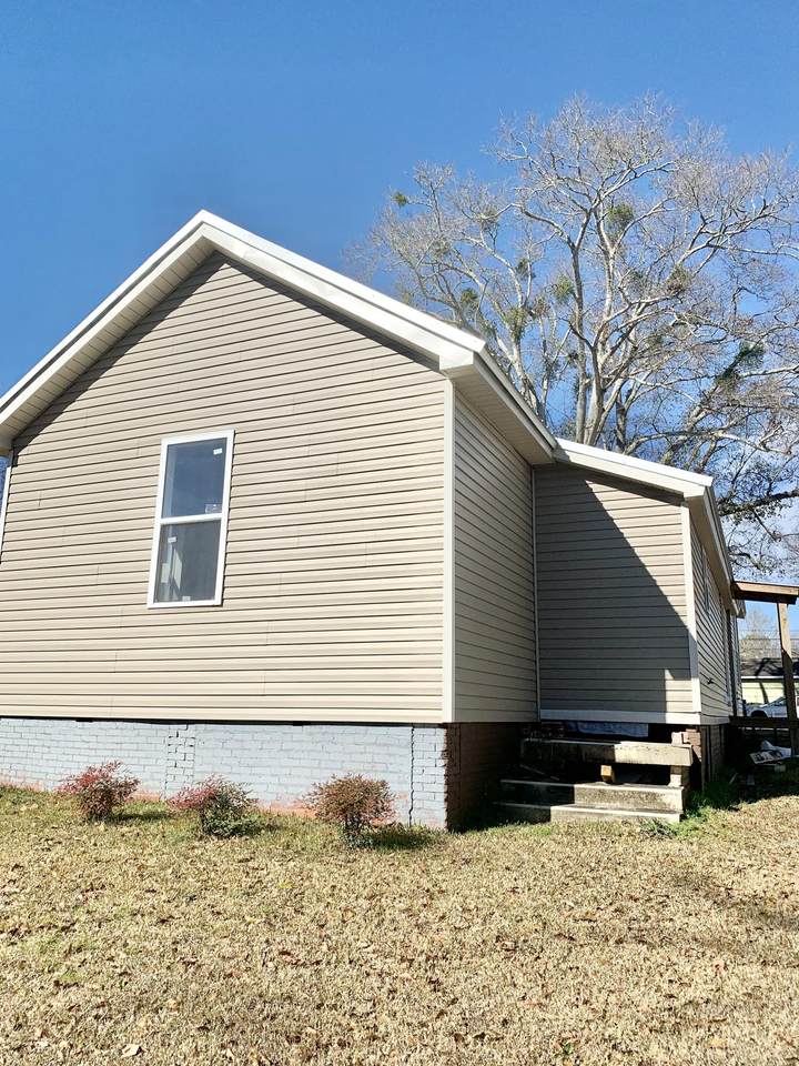 211 Riverside Ave - Photo 1