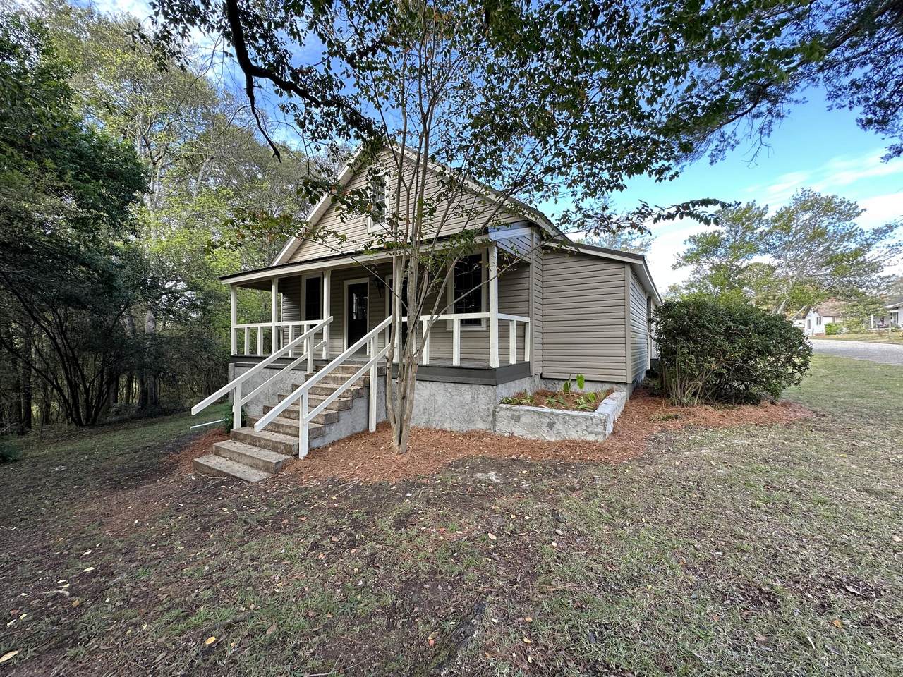 402 Dubois St - Photo 1