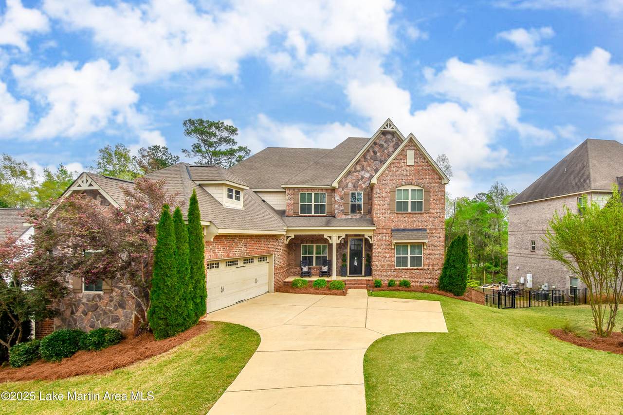 1520 Club Creek Dr - Photo 1