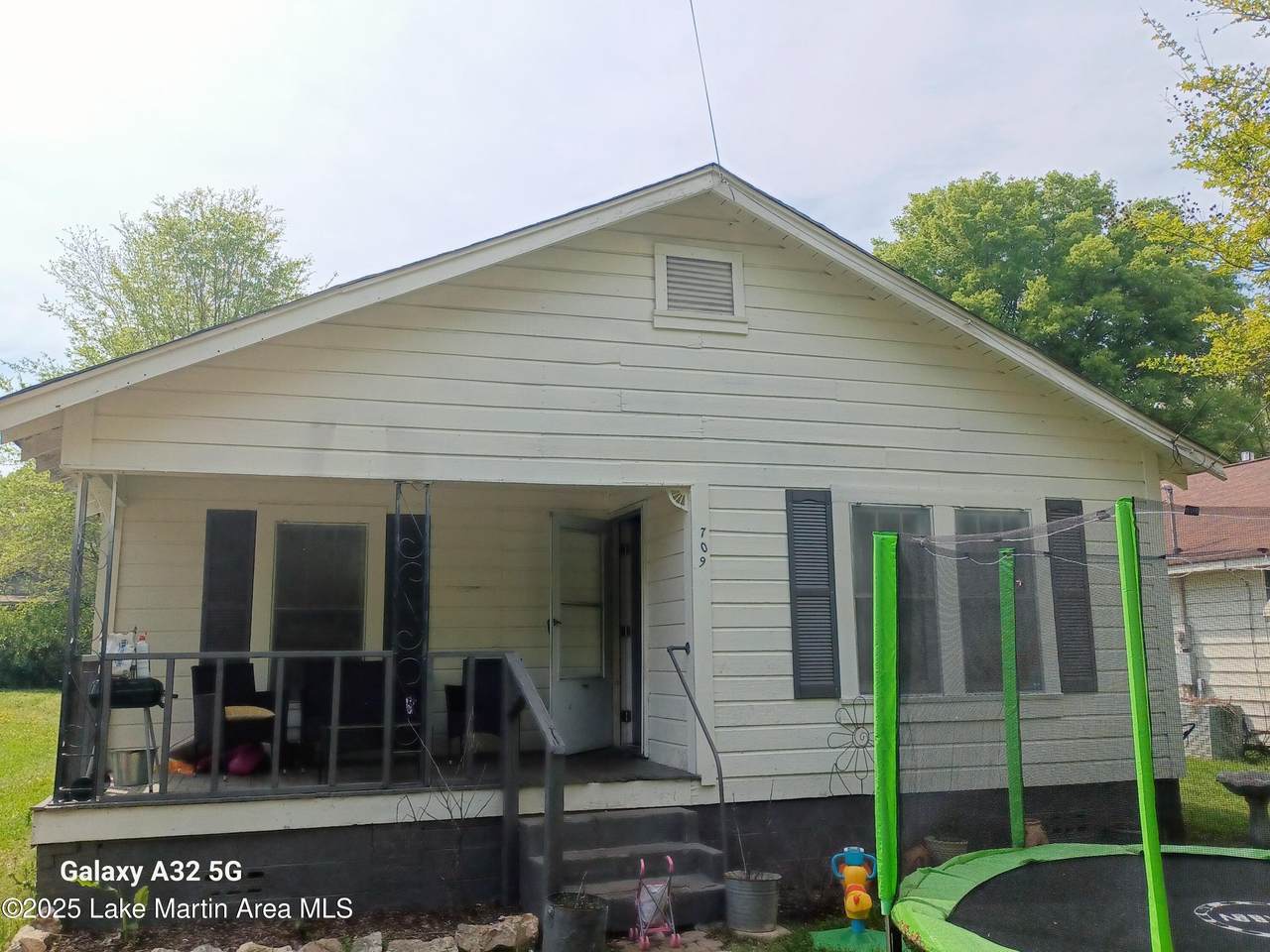 709 Woodlawn Ave - Photo 1