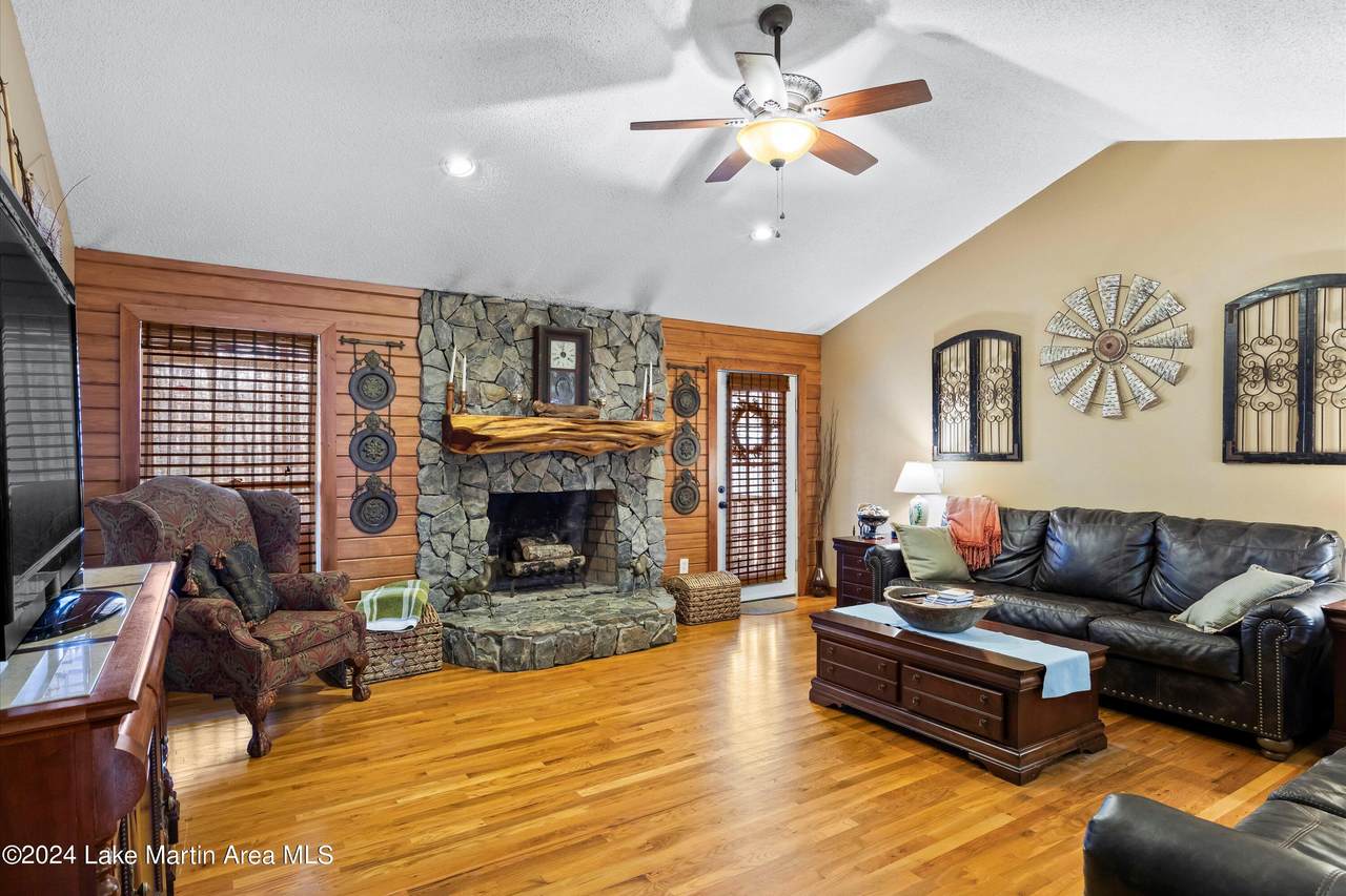 https://bt-photos.global.ssl.fastly.net/lakemartin/1280_boomver_1_25-1649-2.jpg