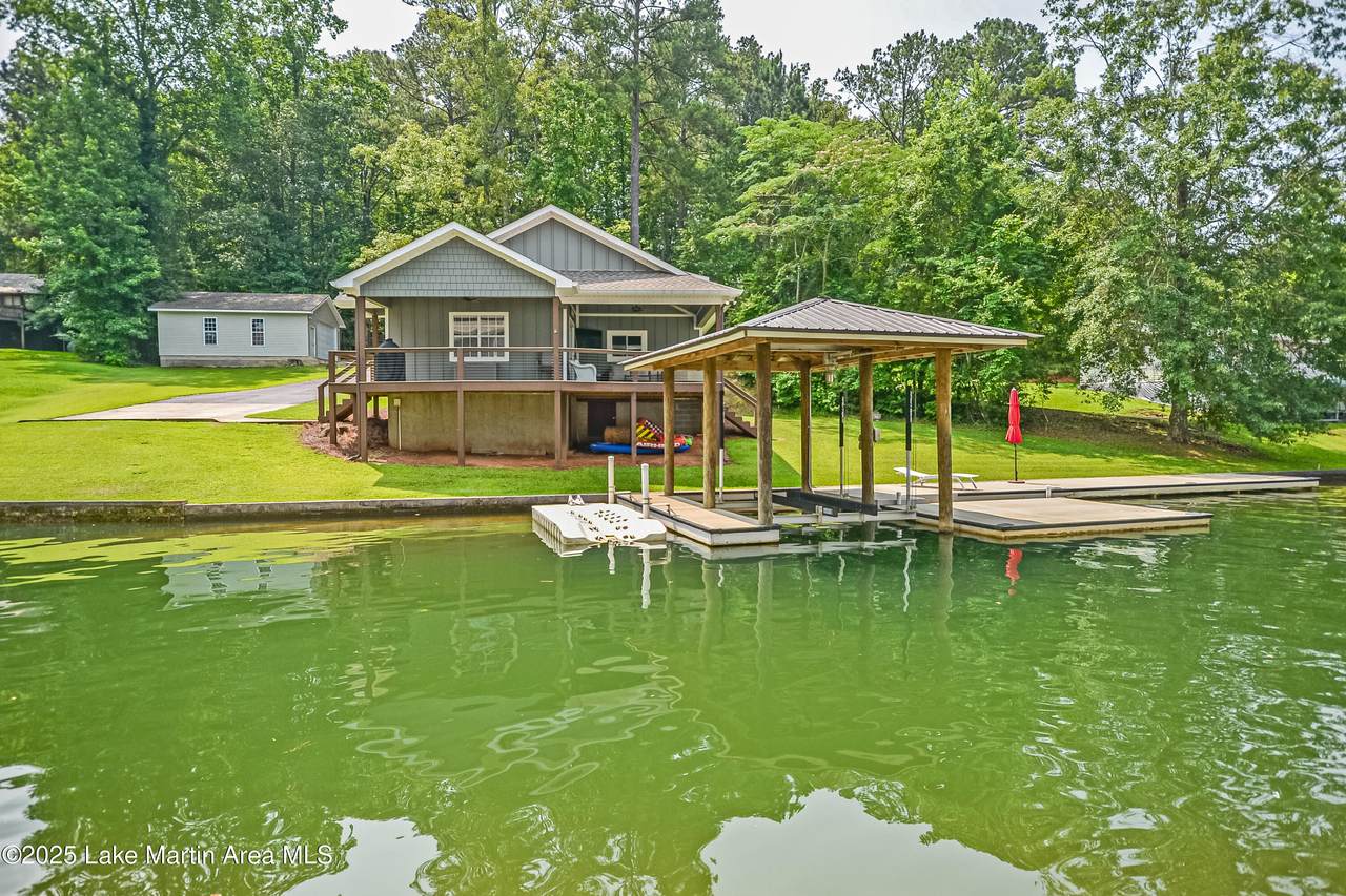 350 Lakeview Rd - Photo 1