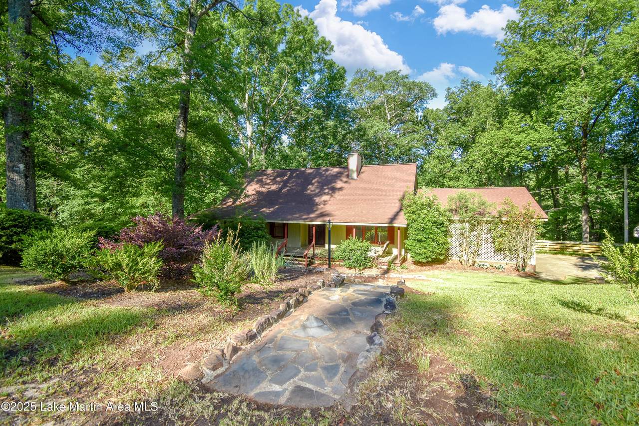 485 Ridgeview Dr - Photo 1