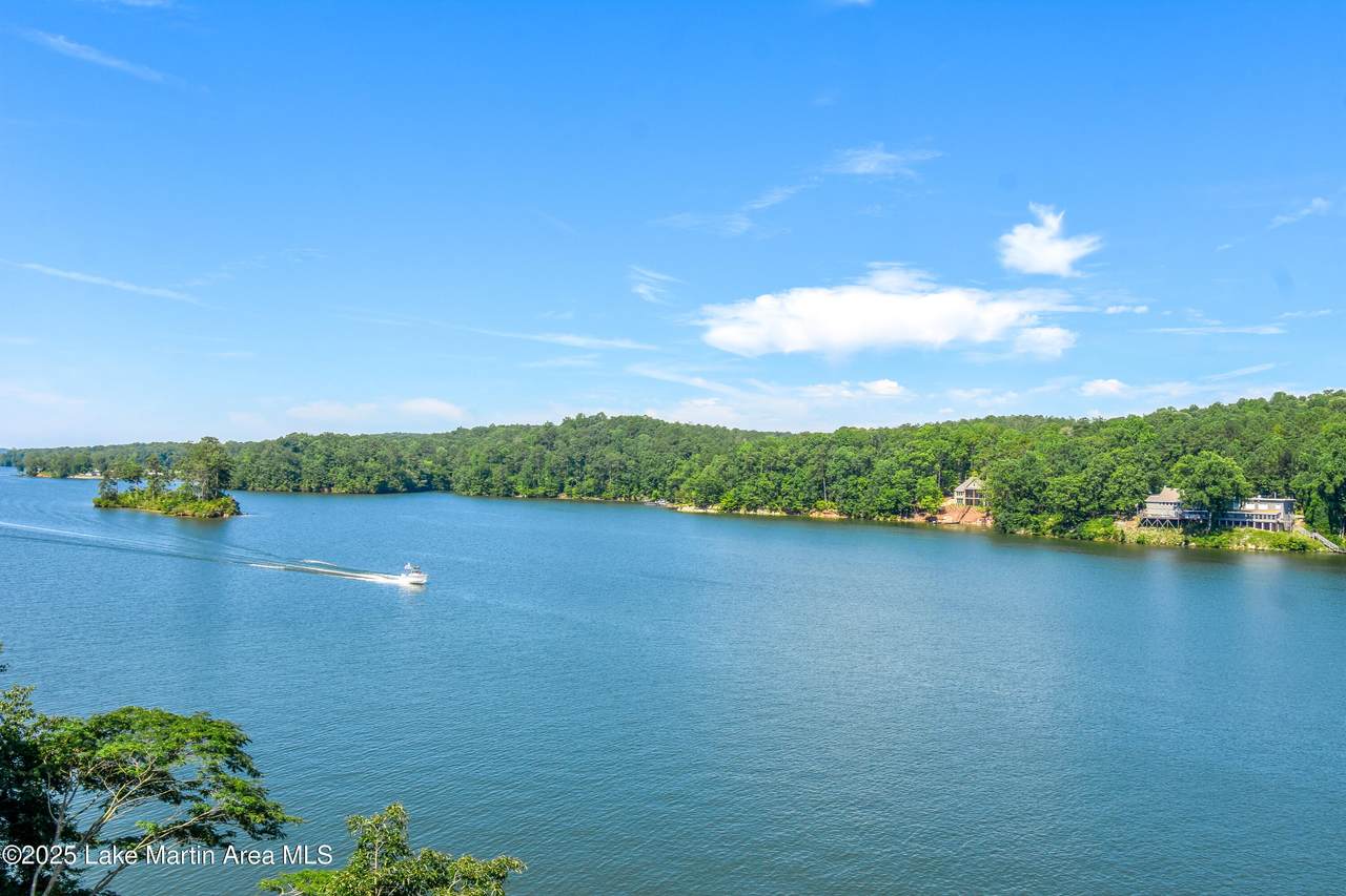 https://bt-photos.global.ssl.fastly.net/lakemartin/1280_boomver_1_25-1935-2.jpg