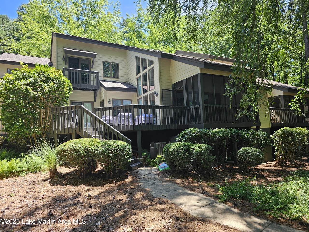 67 Lakeview Drive, 10H - Photo 1