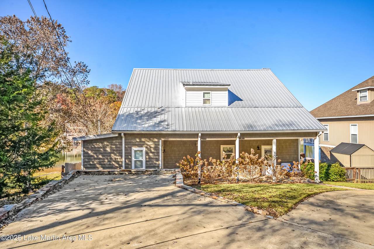 660 Cove Dr - Photo 1