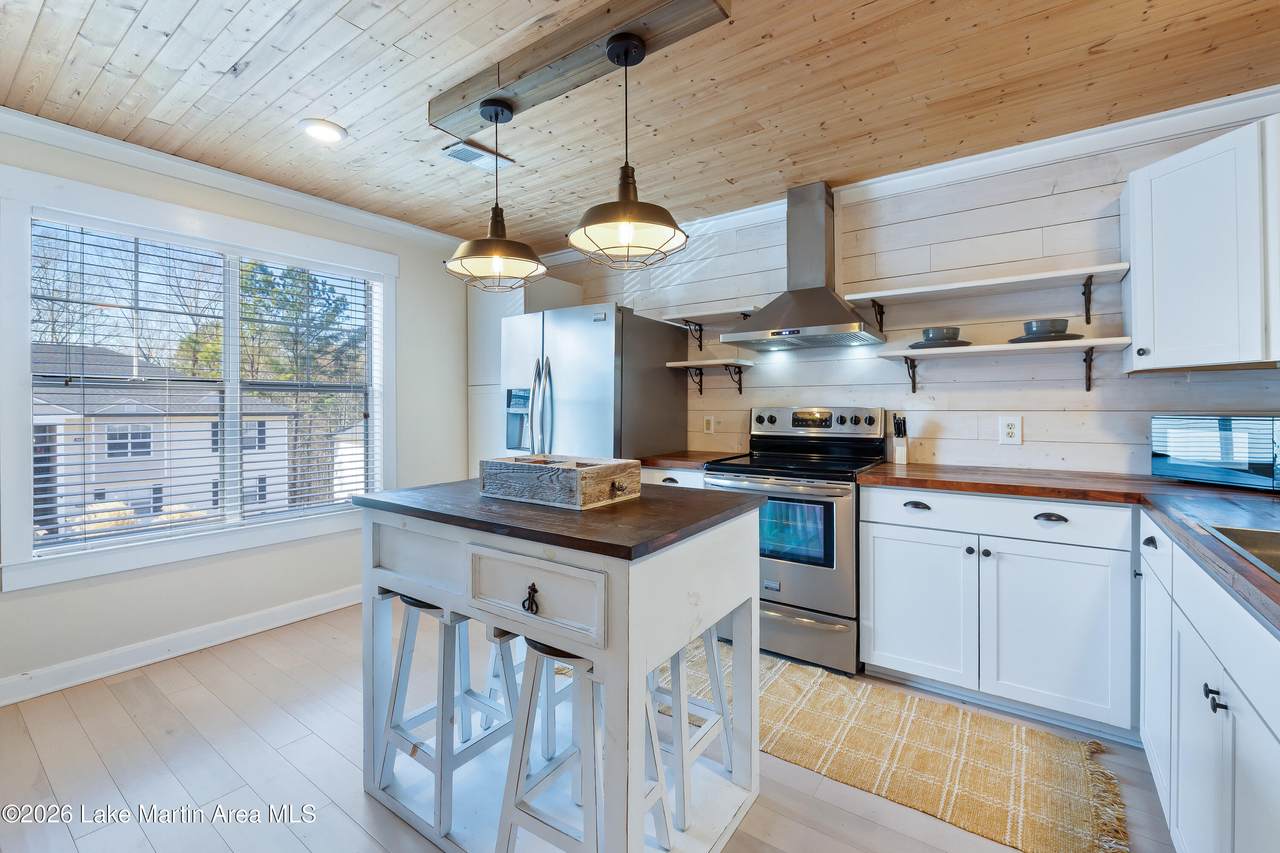 https://bt-photos.global.ssl.fastly.net/lakemartin/1280_boomver_1_26-156-2.jpg