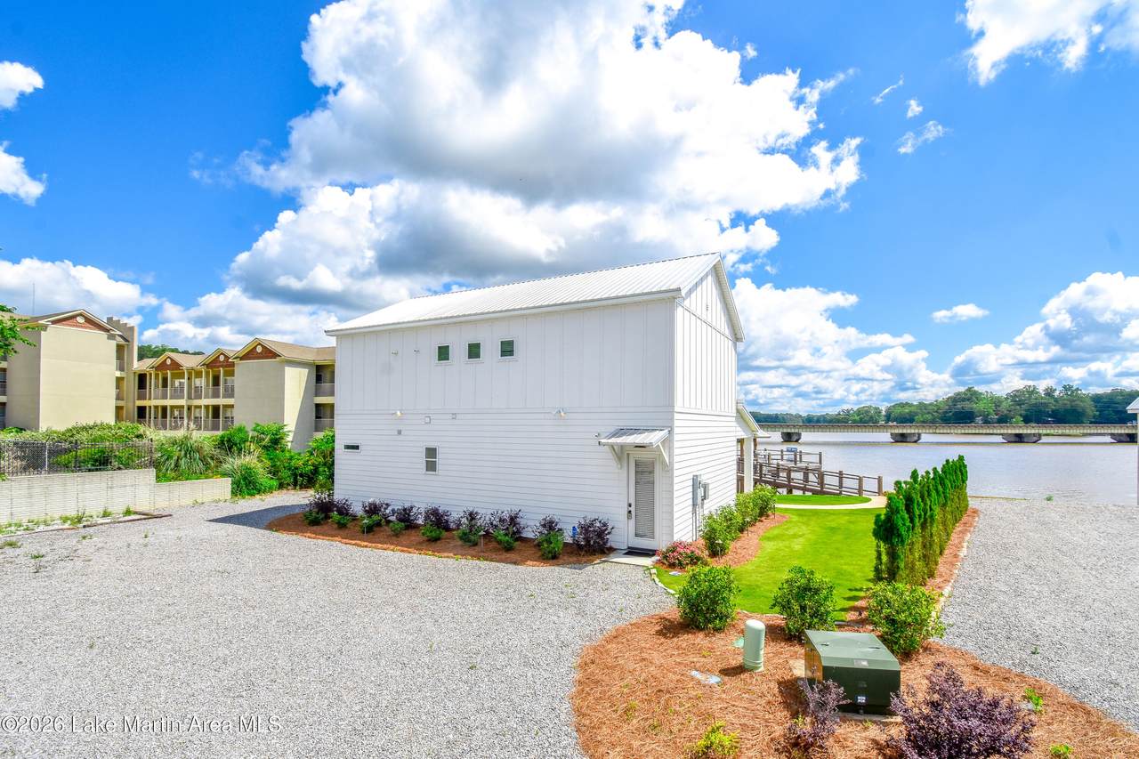 https://bt-photos.global.ssl.fastly.net/lakemartin/1280_boomver_1_26-347-2.jpg